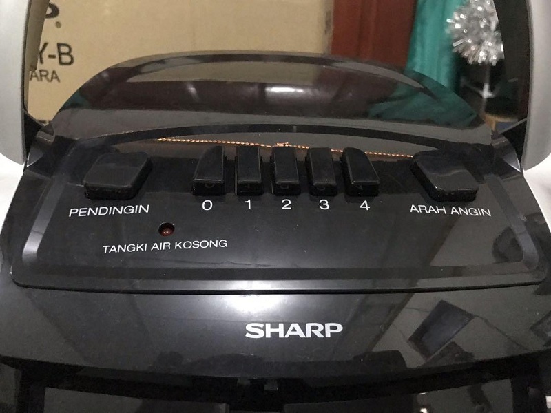 Sharp PJ-A26MY-B Eliminates Hot Air in An Instant 
